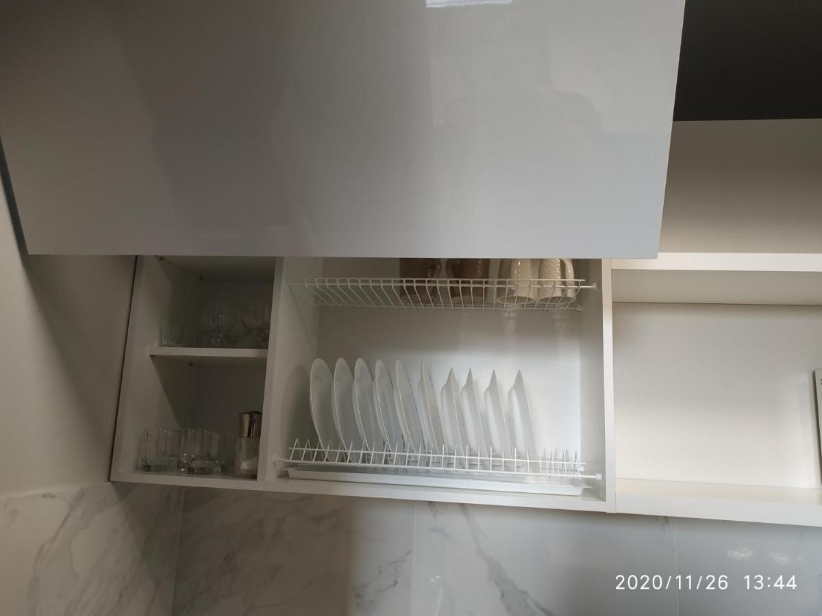 Vip Apartment У Центрі Міста, Новобуджк Театральний,Дуже Простора 罗夫诺 外观 照片