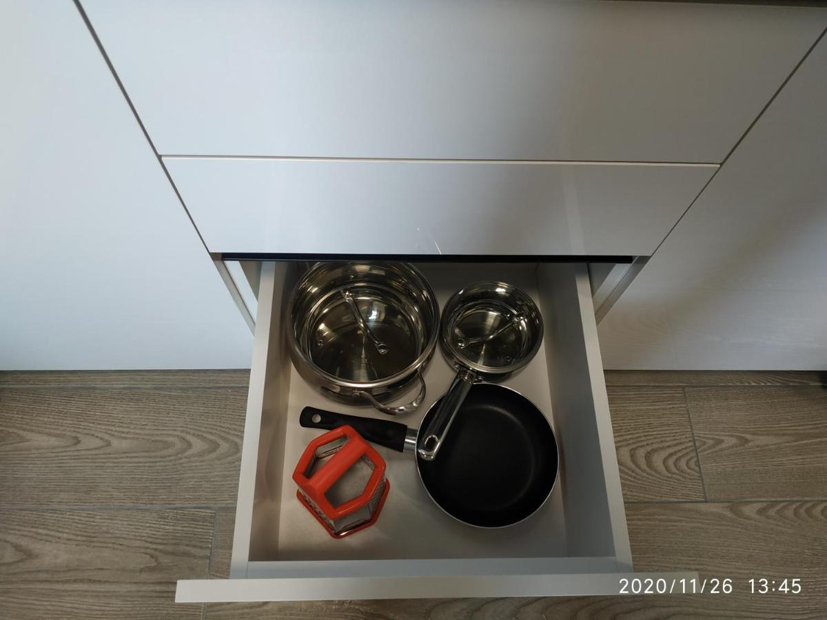 Vip Apartment У Центрі Міста, Новобуджк Театральний,Дуже Простора 罗夫诺 外观 照片