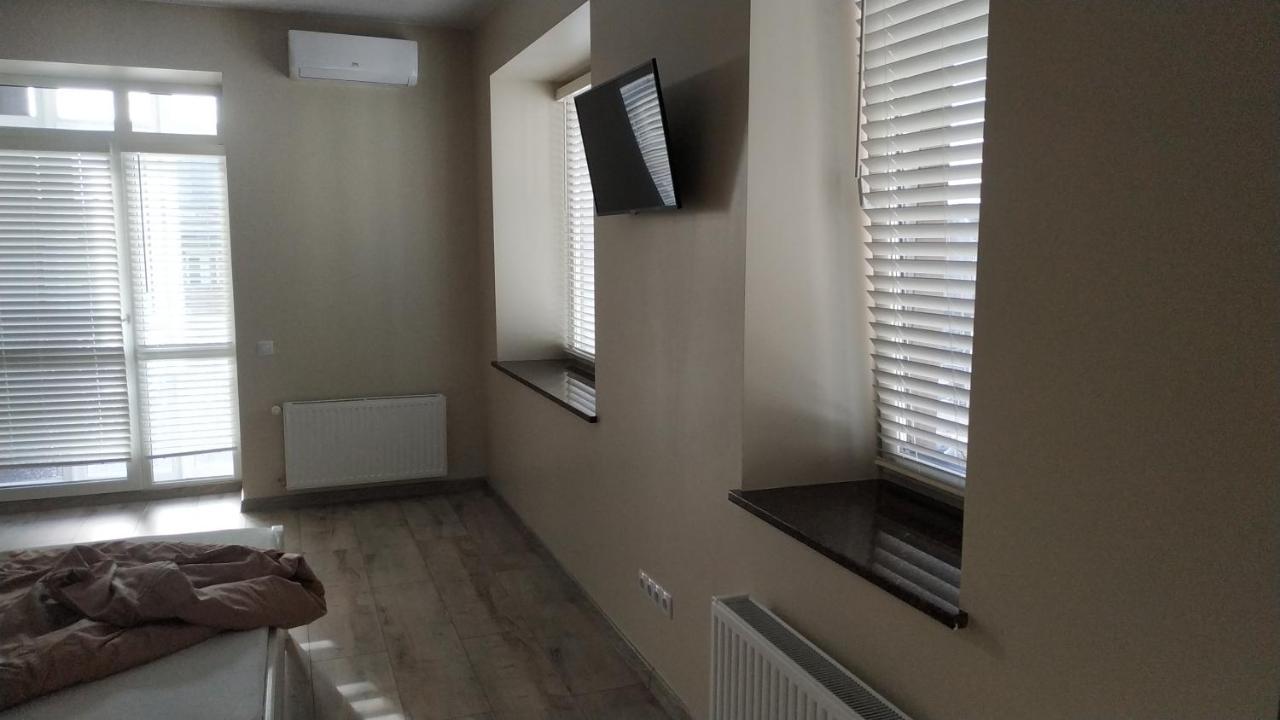 Vip Apartment У Центрі Міста, Новобуджк Театральний,Дуже Простора 罗夫诺 外观 照片