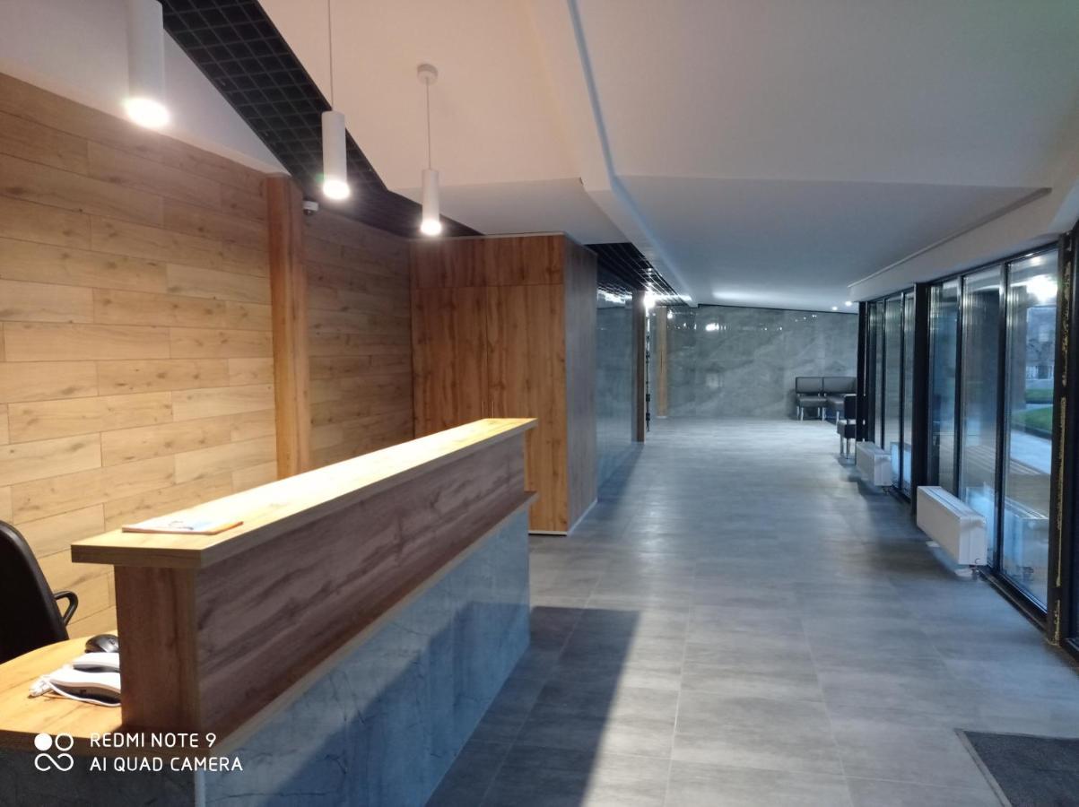 Vip Apartment У Центрі Міста, Новобуджк Театральний,Дуже Простора 罗夫诺 外观 照片