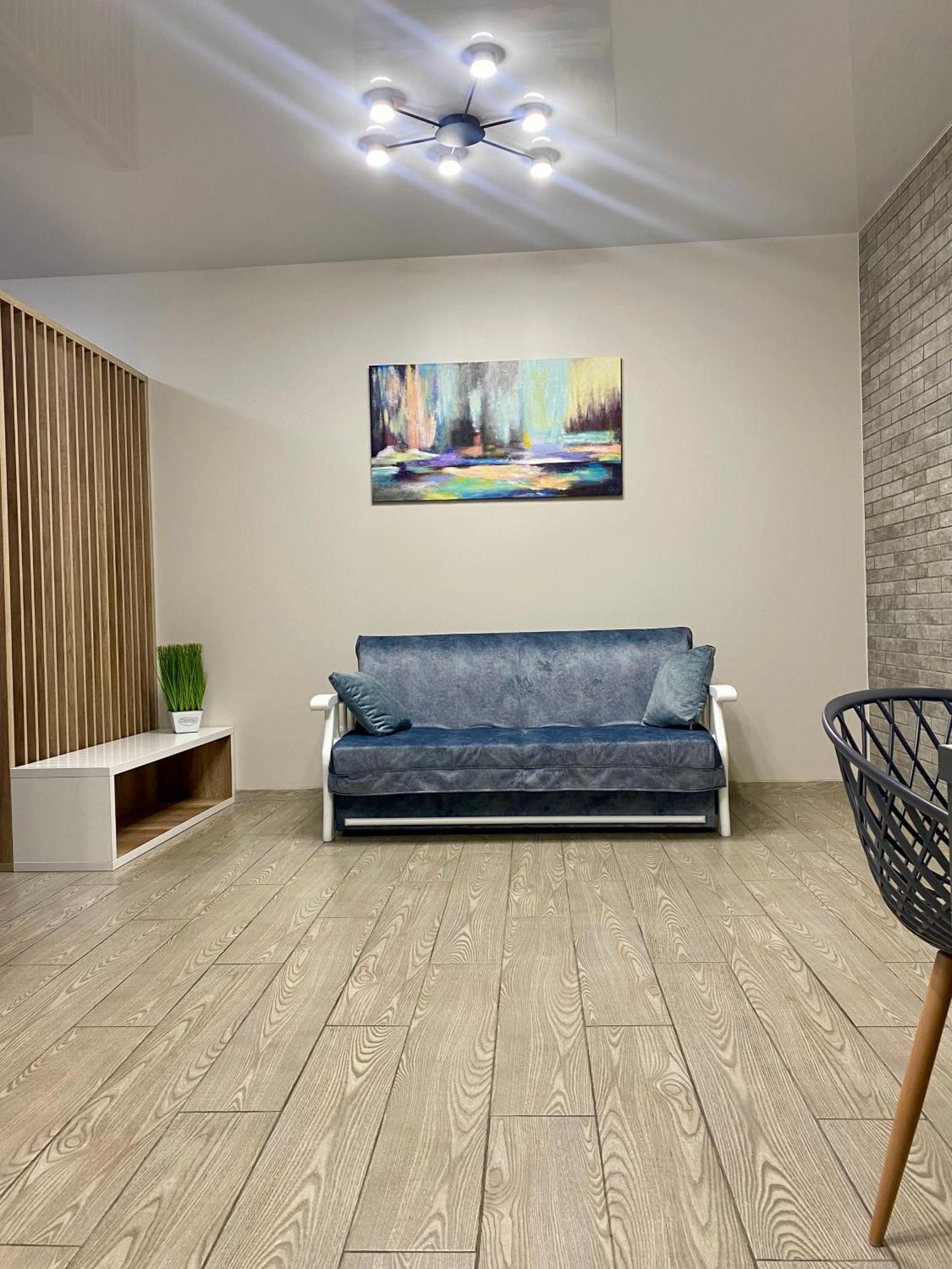 Vip Apartment У Центрі Міста, Новобуджк Театральний,Дуже Простора 罗夫诺 外观 照片