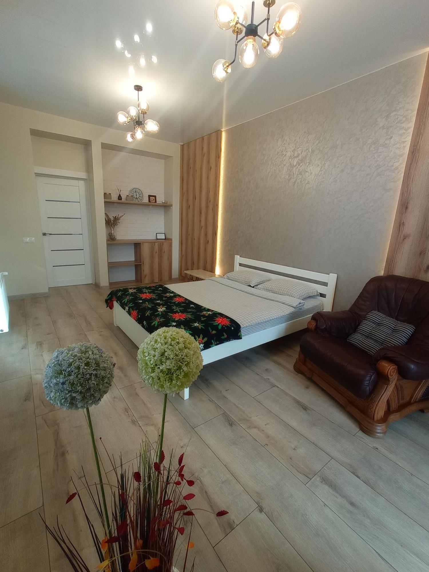 Vip Apartment У Центрі Міста, Новобуджк Театральний,Дуже Простора 罗夫诺 客房 照片