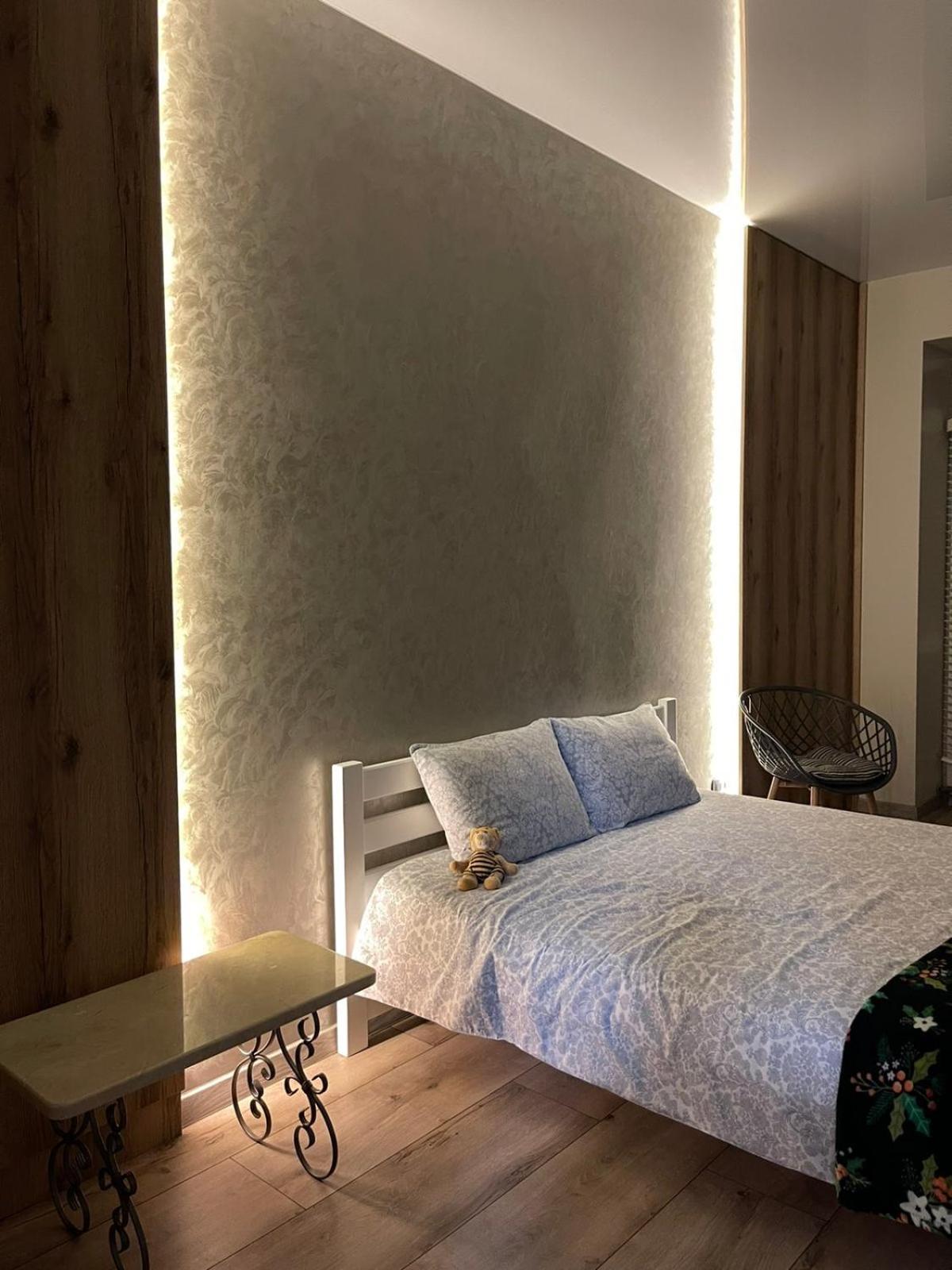 Vip Apartment У Центрі Міста, Новобуджк Театральний,Дуже Простора 罗夫诺 外观 照片
