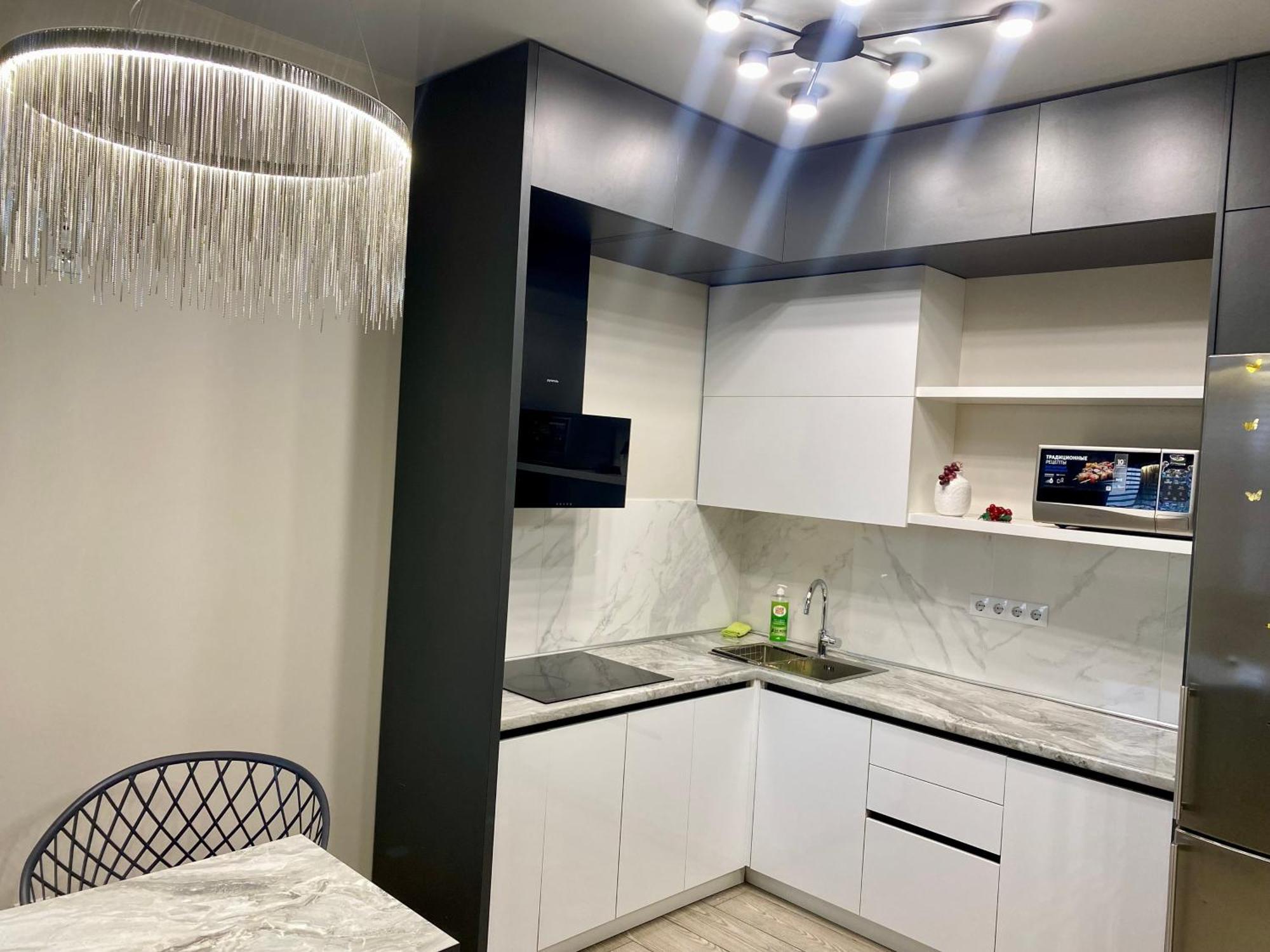 Vip Apartment У Центрі Міста, Новобуджк Театральний,Дуже Простора 罗夫诺 外观 照片