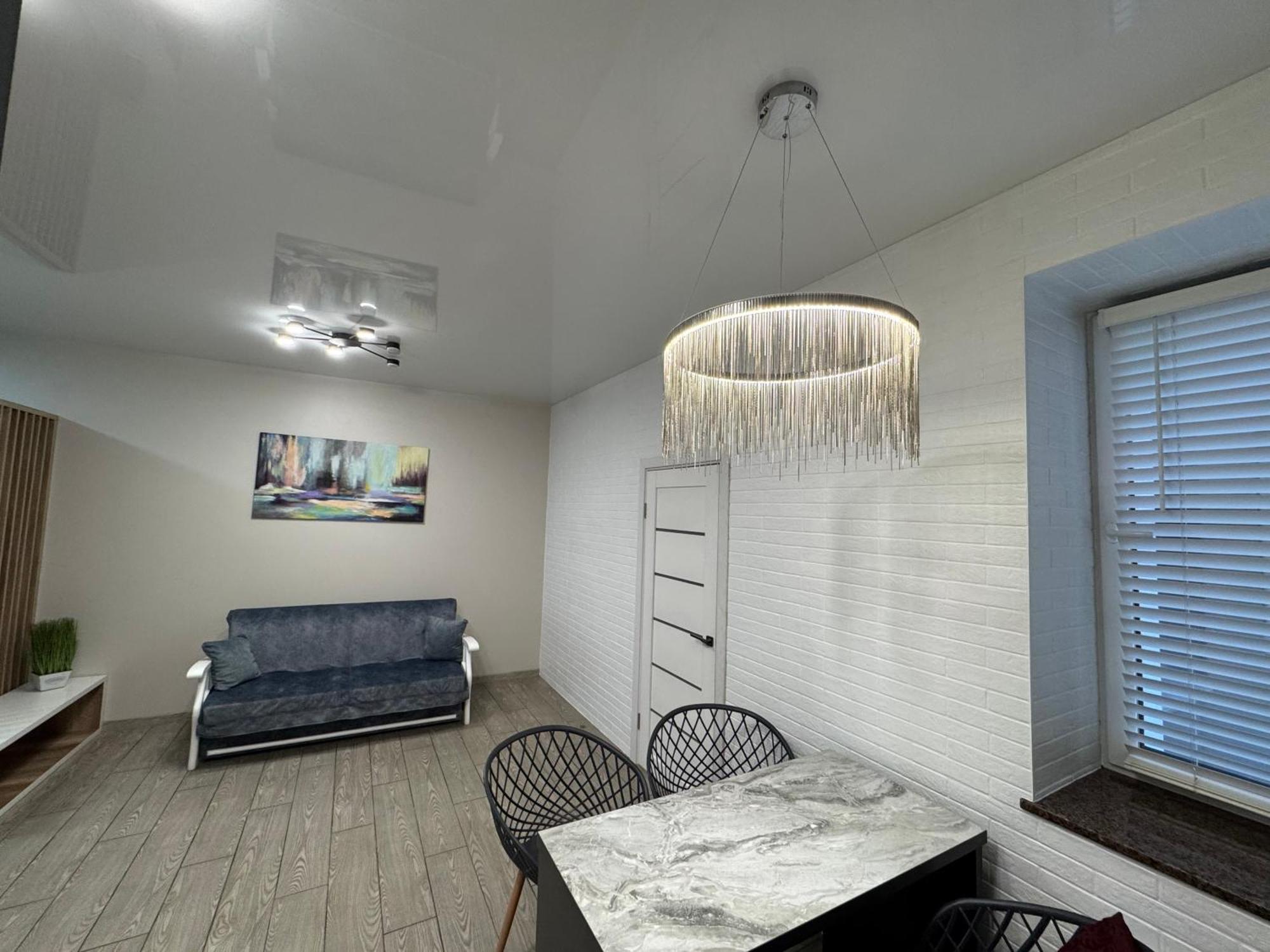 Vip Apartment У Центрі Міста, Новобуджк Театральний,Дуже Простора 罗夫诺 外观 照片