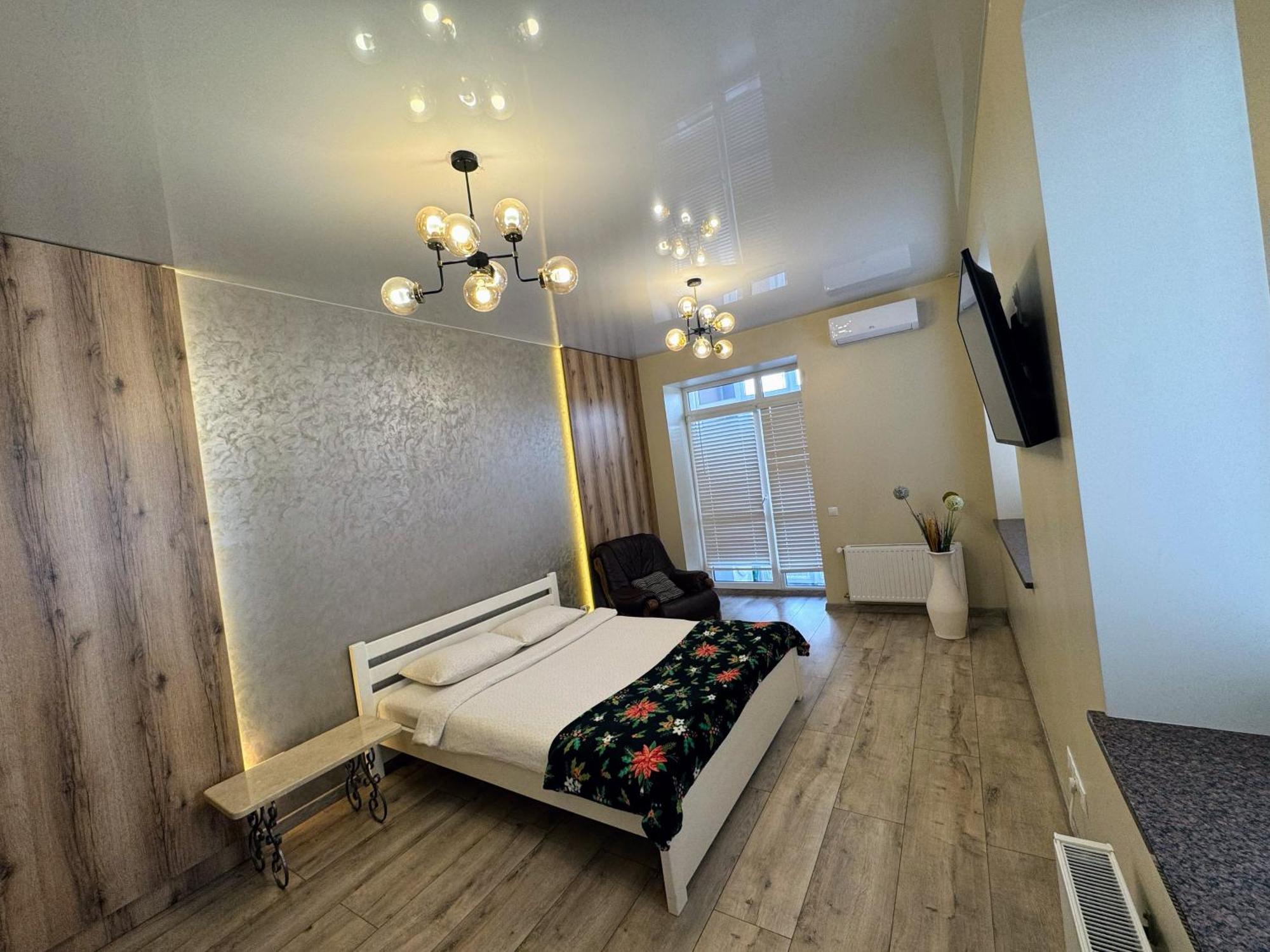 Vip Apartment У Центрі Міста, Новобуджк Театральний,Дуже Простора 罗夫诺 外观 照片