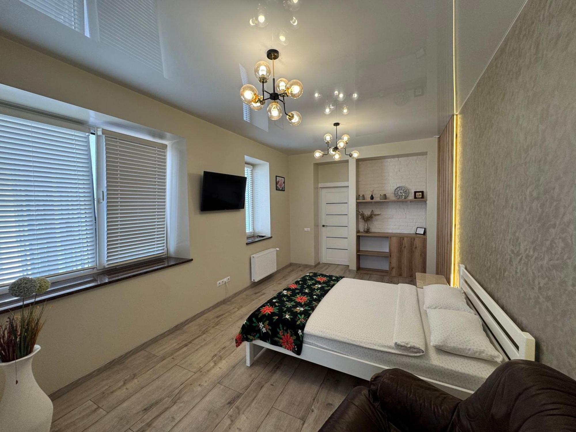 Vip Apartment У Центрі Міста, Новобуджк Театральний,Дуже Простора 罗夫诺 外观 照片